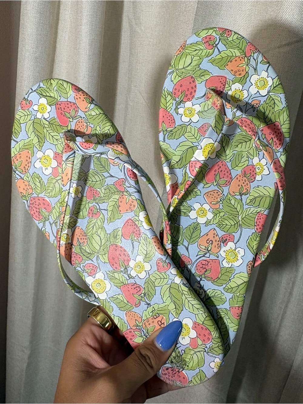🍓 Strawberry Print Flip Flops Size 8.5 Summer Cottagecore